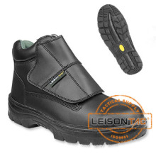 Safety Shoes adopts cowhide leather with non-slip and anti-abrasion outsole with steel toe cap and midsole protection